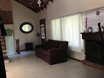 VENTA Hermoso chalet Bo El Cortijo Viejo, con 2400 metros de lote