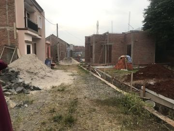 Deri Rumah 2 Lantai lokasi emas dekat Tol sawangan
