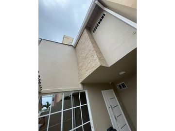 VENDO CASA REMODELADA EN MUCHO LOTE 2