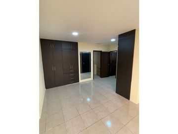 VENDO CASA REMODELADA EN MUCHO LOTE 2