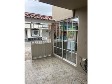 VENDO CASA REMODELADA EN MUCHO LOTE 2