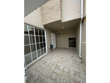 VENDO CASA REMODELADA EN MUCHO LOTE 2