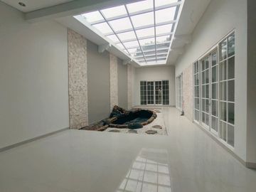 Rumah Villa 3 Kamar Tidur Desain Mewah dekat SD Model Sleman