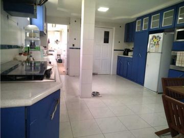 CASA EN EL CANGREJO DE TRES NIVELES 3REC 373M2 RESIDENCIAL DON ARTURO