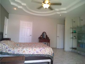 CASA EN EL CANGREJO DE TRES NIVELES 3REC 373M2 RESIDENCIAL DON ARTURO