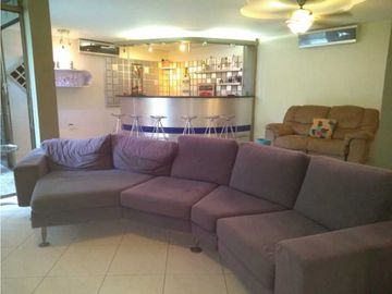 CASA EN EL CANGREJO DE TRES NIVELES 3REC 373M2 RESIDENCIAL DON ARTURO