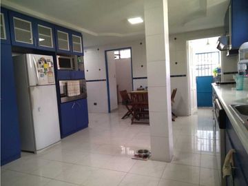 CASA EN EL CANGREJO DE TRES NIVELES 3REC 373M2 RESIDENCIAL DON ARTURO