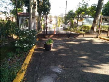 CASA EN EL CANGREJO DE TRES NIVELES 3REC 373M2 RESIDENCIAL DON ARTURO