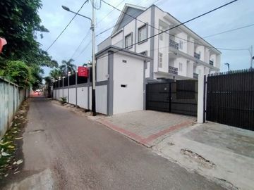 Town House di Pejaten dg Kolam Renang dan Taman & Furnished HSE-A0481