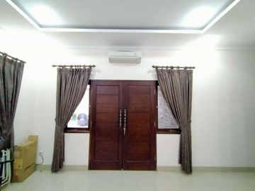 Town House di Pejaten dg Kolam Renang dan Taman & Furnished HSE-A0481