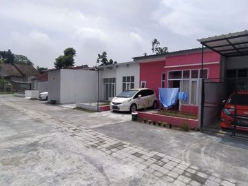 Rumah Modern Putih Dekat Pabrik SGM Kemudo Prambanan
