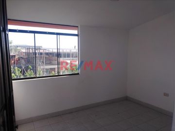 Descripción
Vendo Duplex ubicado en la Urb. Santa Ana, a unas cuadras del Real Plaza y Plaza de la luna, a solo 10 min de la Plaza de Armas y a la Av