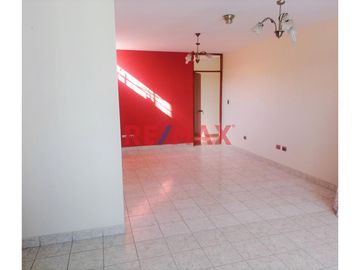 Descripción
Vendo Duplex ubicado en la Urb. Santa Ana, a unas cuadras del Real Plaza y Plaza de la luna, a solo 10 min de la Plaza de Armas y a la Av