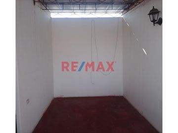 Descripción
Vendo Duplex ubicado en la Urb. Santa Ana, a unas cuadras del Real Plaza y Plaza de la luna, a solo 10 min de la Plaza de Armas y a la Av