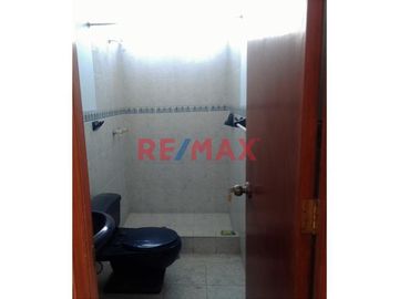 Descripción
Vendo Duplex ubicado en la Urb. Santa Ana, a unas cuadras del Real Plaza y Plaza de la luna, a solo 10 min de la Plaza de Armas y a la Av