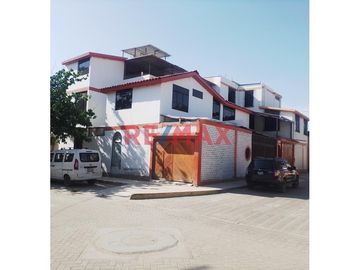 Descripción
Vendo Duplex ubicado en la Urb. Santa Ana, a unas cuadras del Real Plaza y Plaza de la luna, a solo 10 min de la Plaza de Armas y a la Av