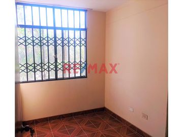 Descripción
Vendo Duplex ubicado en la Urb. Santa Ana, a unas cuadras del Real Plaza y Plaza de la luna, a solo 10 min de la Plaza de Armas y a la Av
