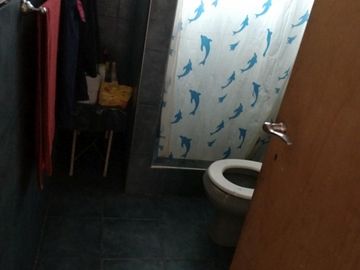 Casa 3 amb. s/lote de 10x41 mas Galpon 70 m2.