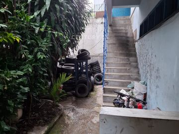 Ruko Plus Gudang Paket Komplit Di Tengah Kota