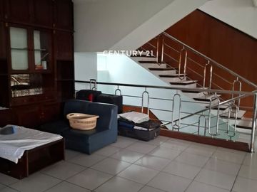 Ruko Plus Gudang Paket Komplit Di Tengah Kota