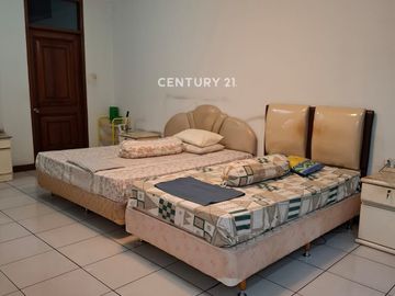 Ruko Plus Gudang Paket Komplit Di Tengah Kota