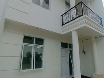 DIJUAL RUMAH MEWAH KONSEP ALA VILLA SEJUK ASRI DI CINUNUK DKT GRIYA