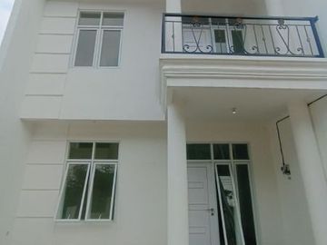DIJUAL RUMAH MEWAH KONSEP ALA VILLA SEJUK ASRI DI CINUNUK DKT GRIYA