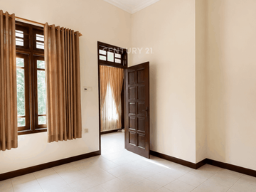 Rumah Luas Di Jl Godean Ideal Untuk Hunian Atau Bisnis Usaha