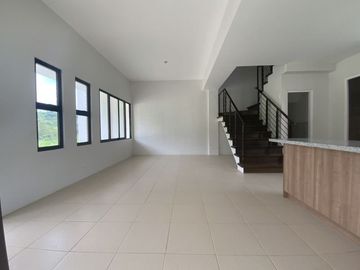 Mira Valley in Havila House for Sale