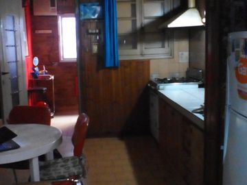 Jorge Goapper Propiedades MP 04-4362 VENDE EN BELL VILLE
PROPIEDAD INTERNA  sobre calle Cordoba 326 pleno centro,  4 dormitorios,  2 baños ,  2 cocina