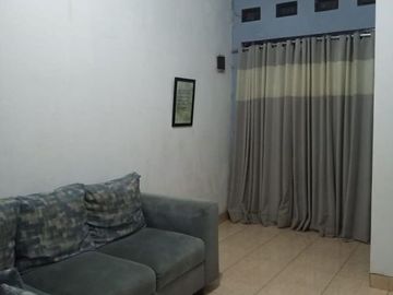 Rumah second dalam komplek 740 jt di tanah baru beji depok