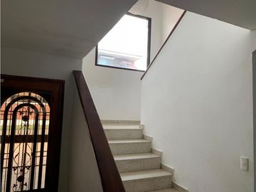 CASA DE ESQUINA / BETANIA / LA ALAMEDA / 4 HABITACIONES / 386m2 YG