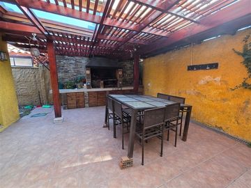Casa en venta de 5 dorm. en Huechuraba