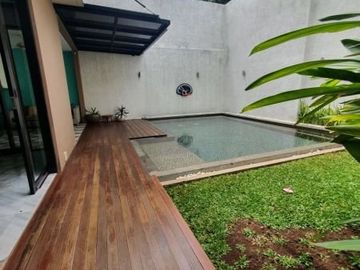 DIJUAL RUMAH SEMI FURNISHED DGN POOL DI CIPETE SELATAN