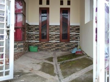 Rumah pondok kacang barat belakang graha raya