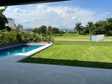 ESTRENE RESIDENCIA COLINDANTE AL CAMPO DE GOLF EN PARAÍSO COUNTRY CLUB