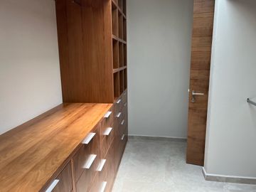 ESTRENE RESIDENCIA COLINDANTE AL CAMPO DE GOLF EN PARAÍSO COUNTRY CLUB