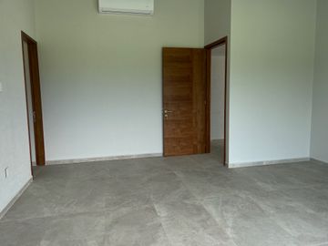 ESTRENE RESIDENCIA COLINDANTE AL CAMPO DE GOLF EN PARAÍSO COUNTRY CLUB