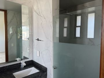 ESTRENE RESIDENCIA COLINDANTE AL CAMPO DE GOLF EN PARAÍSO COUNTRY CLUB