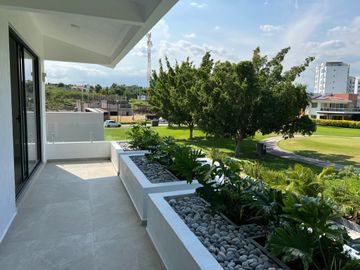 ESTRENE RESIDENCIA COLINDANTE AL CAMPO DE GOLF EN PARAÍSO COUNTRY CLUB