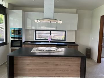 ESTRENE RESIDENCIA COLINDANTE AL CAMPO DE GOLF EN PARAÍSO COUNTRY CLUB