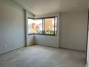 ESTRENE RESIDENCIA COLINDANTE AL CAMPO DE GOLF EN PARAÍSO COUNTRY CLUB