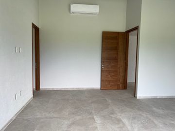 ESTRENE RESIDENCIA COLINDANTE AL CAMPO DE GOLF EN PARAÍSO COUNTRY CLUB