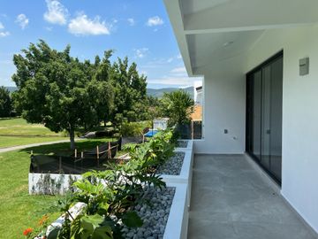 ESTRENE RESIDENCIA COLINDANTE AL CAMPO DE GOLF EN PARAÍSO COUNTRY CLUB