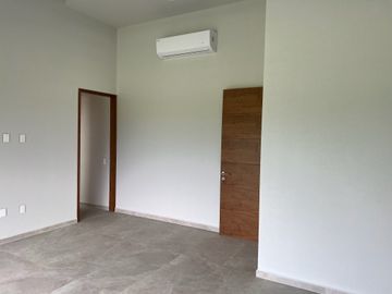 ESTRENE RESIDENCIA COLINDANTE AL CAMPO DE GOLF EN PARAÍSO COUNTRY CLUB