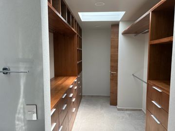 ESTRENE RESIDENCIA COLINDANTE AL CAMPO DE GOLF EN PARAÍSO COUNTRY CLUB