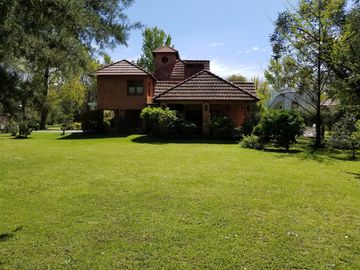 CASA COUNTRY LA TRADICIÓN 7 AMB EXC. PARQUE  1540 m2. NOVOAPROPIEDADES