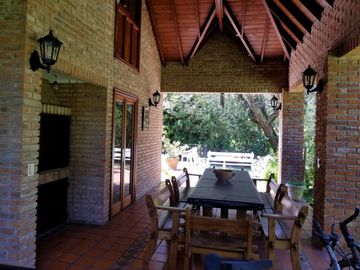 CASA COUNTRY LA TRADICIÓN 7 AMB EXC. PARQUE  1540 m2. NOVOAPROPIEDADES