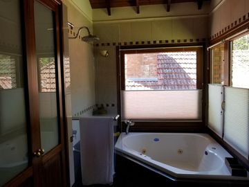 CASA COUNTRY LA TRADICIÓN 7 AMB EXC. PARQUE  1540 m2. NOVOAPROPIEDADES
