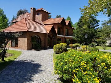 CASA COUNTRY LA TRADICIÓN 7 AMB EXC. PARQUE  1540 m2. NOVOAPROPIEDADES